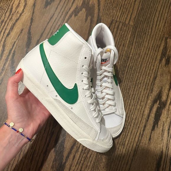 Nike Blazer Mid Sneakers Green & White (Men’s 6 | Women’s 7.5) - Picture 1 of 3
